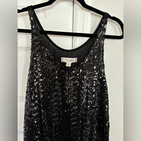 Decree Large dressy cotton black sequin front/cotton back tank - Picture 2 of 3